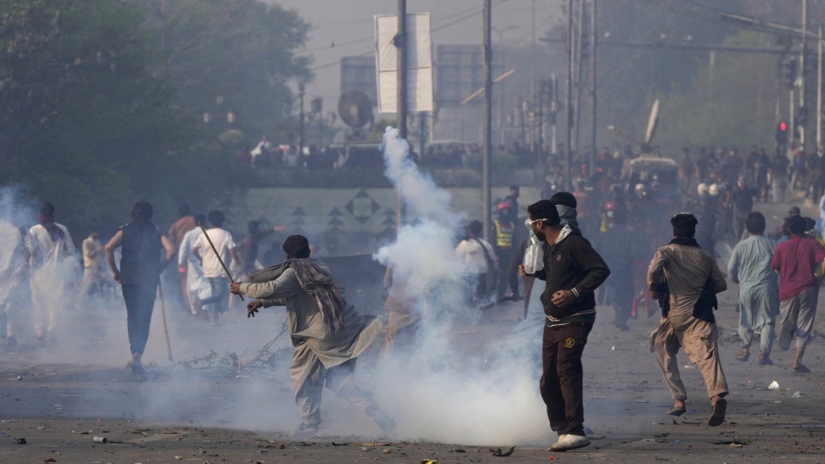 Pakistan: Riots prevent arrest of Imran Khan – Politics