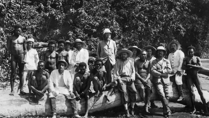 Literatur und Trauma: Welche Teile unserer Geschichte erzählen, welche verschweigen wir? Robert Koch (Mitte) auf der sogenannten "Malaria-Expedition" im damaligen Deutsch-Neuguinea.