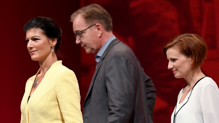 Parteien: Katja Kipping (re.), Sahra Wagenknecht und Dietmar Bartsch vereint für die Linke? Das Foto stammt vom Bundesparteitag im Juni 2018 - und ist offensichtlich Vergangenheit.