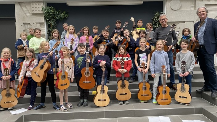 Kreismusikschule: Auch die Kinder der Gitarren-AGs der Grundschule Dorfen Nord sind dabei.