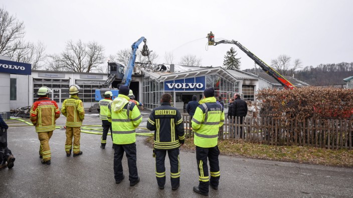 Großeinsatz in Wolfratshausen: Eine Sicherheitsfirma hatte die Feuerwehr gegen 2.28 Uhr alarmiert.