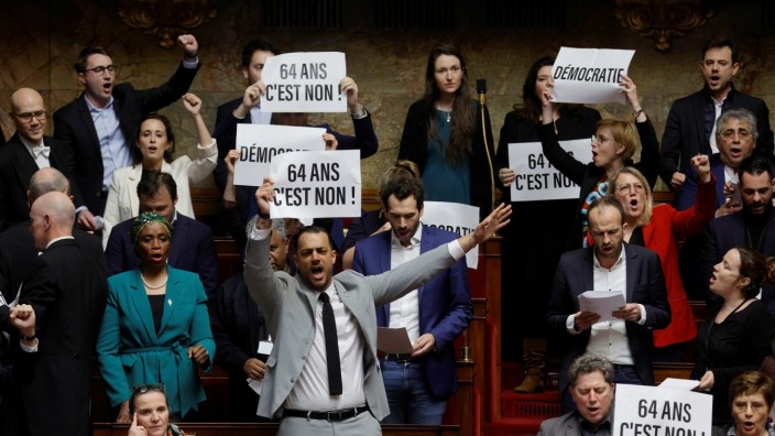 Frankreich: Die Rentenreform erhitzt nicht nur die Gemüter der Demonstranten auf der Straße, sondern auch der Abgeordneten in der französischen Nationalversammlun.