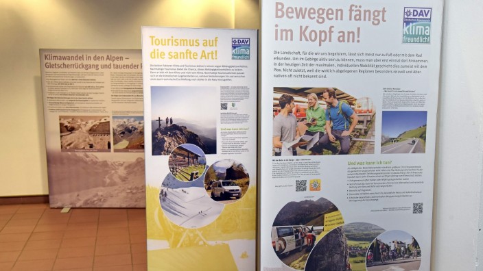 Aktion der Volkshochschule: Eine Ausstellung macht auf die Auswirkungen des Klimawandels auf die Alpen aufmerksam.