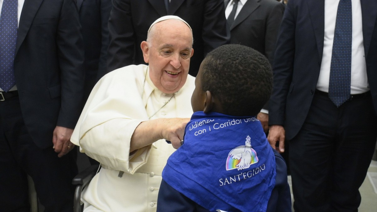 Pope promotes humanitarian corridors to Europe – politics