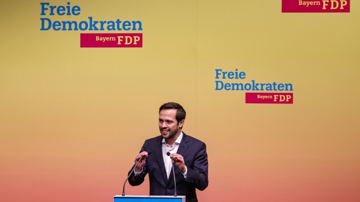 Landespolitik: Martin Hagen, FDP-Landesvorsitzender und Spitzenkandidat, schwört seine Liberalen beim Parteitag in Ingolstadt auf den Wahlkampf ein.