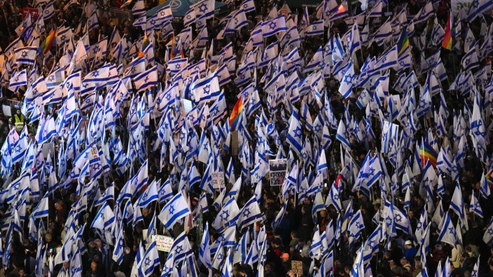 Nahost-Konflikt: Zum elften Mal in Folge gingen am Samstag Hunderttausende in Tel Aviv gegen die geplante Reform des Justizsystems auf die Straße.