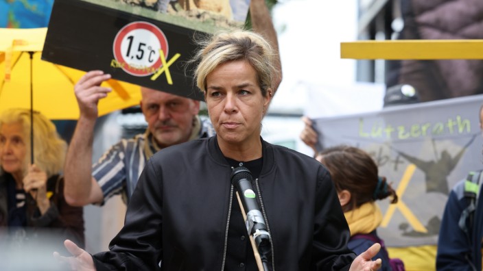 Nordrhein-Westfalen: Mona Neubaur (Bündnis 90/Die Grünen), 45, ist seit Juni 2022 Ministerin für Wirtschaft, Industrie, Klimaschutz und Energie sowie stellvertretende Ministerpräsidentin in Nordrhein-Westfalen.