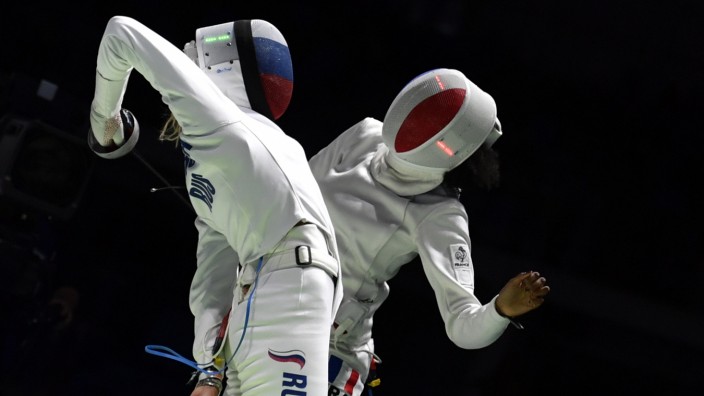 Russland und Olympia: En garde: Gefechte auf der Planche wie 2016 in Rio zwischen der Französin Lauren Rembi (rechts) und der Russin Wioletta Kolobowa könnte es bald wieder geben - auch bei den Sommerspielen 2024.