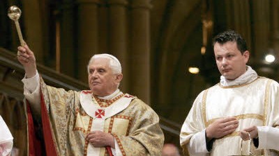Sexuelle Übergriffe durch Kleriker: Papst Benedikt XVI. während der Messe im Dom St. Mary in Sydney.