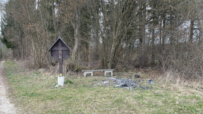 Feldkreuz bei Hechendorf: Eine Jesusfigur ist von einem Feldkreuz südlich von Hechendorf gestohlen worden.