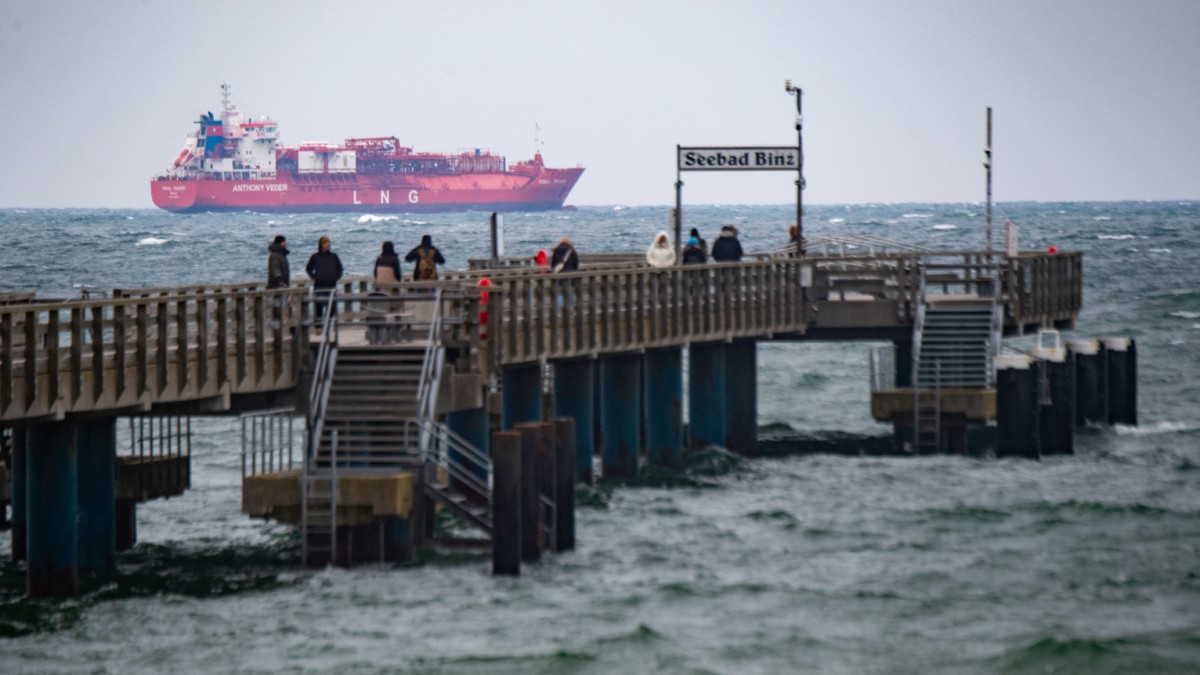 LNG terminals: Rügen fears them "Major industrialization of the island"