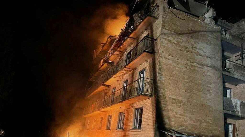 Ukraine News: Apartment building in Kiev hit in attack – Politics