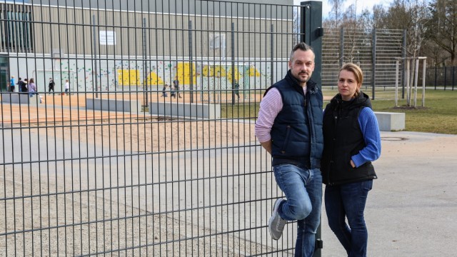 Karlsfeld: Stefanie und Andreas Fuchs aus Karlsfeld wollten die Campusschließung nicht hinnehmen und starteten eine Online-Petition.