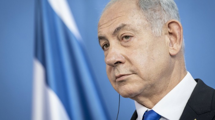 Israel: Ministerpräsident Benjamin Netanjahu hat ein Gesetz durchgesetzt, das seine Amtsenthebung erschwert - selbst im Falle einer Verurteilung in einem seiner Korruptionsprozesse.