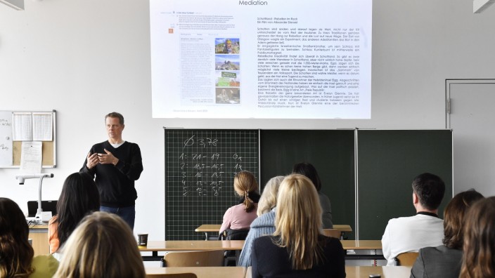 ChatGPT: An der Realschule in Gauting gibt Georg Schlamp einen Workshop zur Anwendung von Künstlicher Intelligenz in Schulen.