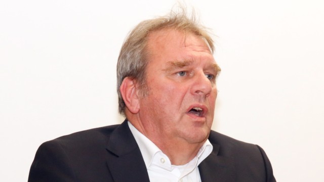 Haushalt: "So kann es nicht weitergehen", warnt der FW-Kreisrat und Bürgermeister Bernhard Sontheim aus Feldafing.