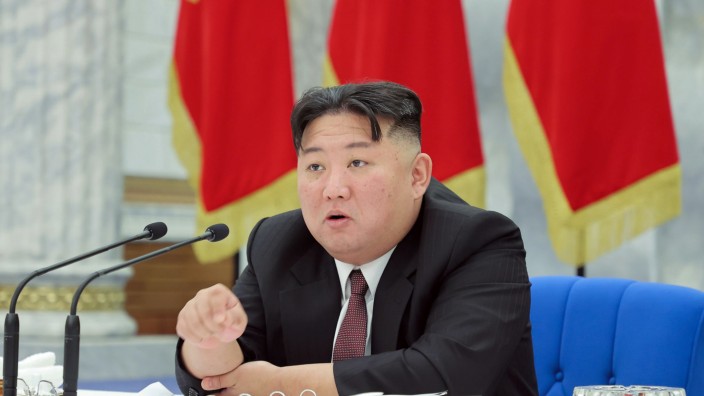 Asien: Kim Jong-un, Machthaber in Nordkorea, während einer Versammlung der Partei der Arbeit Koreas.