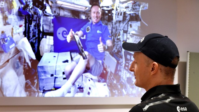 Nach einem halben Jahr im Weltraum: Der Raumfahrer Matthias Maurer und sein alter Einsatzort.