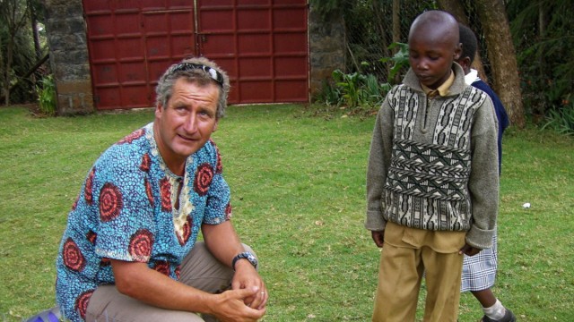 Dorf hilft Welt: Der Uttinger Rupert Riedel hat den Verein "Kenianische Waisenkinder in Not" gegründet und jahrzehntelang die Winter in der Heimat seiner Frau verbracht.