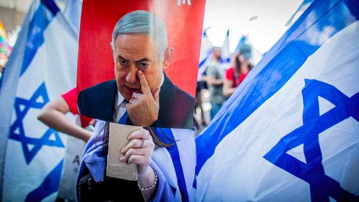 Israel: Schon seit Wochen gehen Tausende gegen die Pläne von Netanjahus Regierung auf die Straße.
