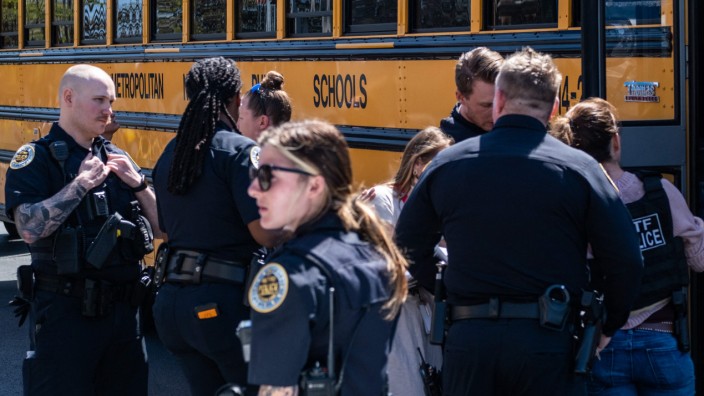 Nashville: Polizeieinsatz nach der Schießerei an einer Grundschule in Nashville.