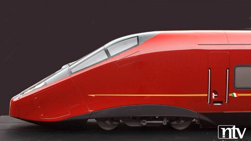 Italienischer Schnellzug: Eine Hommage an Ferrari: die in Rot lackierten Schnellzug-Garnituren von NTV