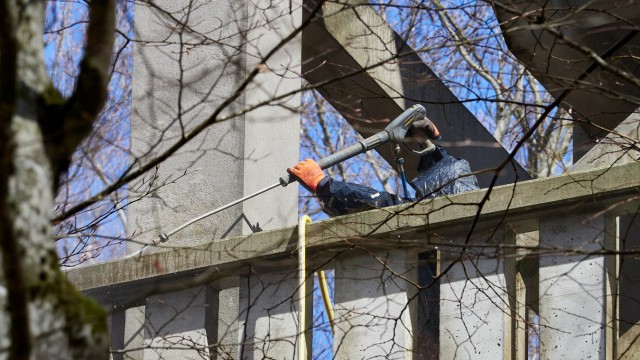 Im April: Momentan wird der Beton gereinigt, danach sind verschiedene Reparaturarbeiten nötig.