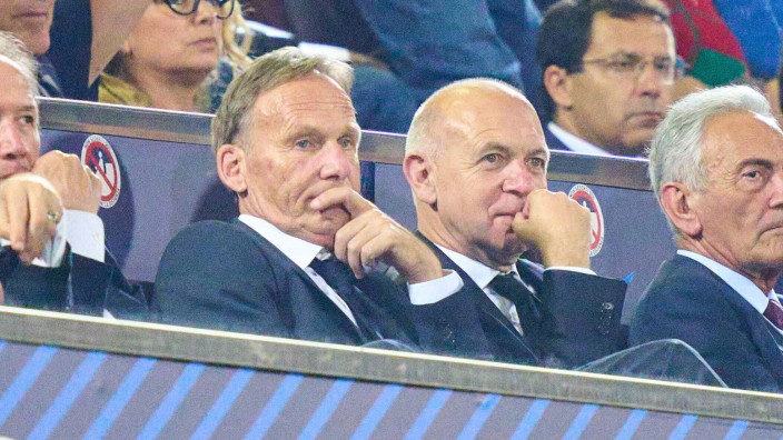 Konflikt zwischen DFB und DFL: Müssen jetzt den Knoten durchschlagen: DFB-Präsident Bernd Neuendorf (rechts) und Hans-Joachim Watzke, Geschäftsführer von Borussia Dortmund und Aufsichtsratschef der Deutschen Fußball Liga.