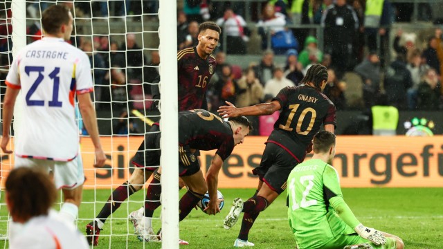 DFB-Elf gegen Belgien: Kurze Hoffnung zum Schluss: Serge Gnabry erzielt das 2:3, danach rannten die Deutschen an, doch am Ende stand die Niederlage fest.