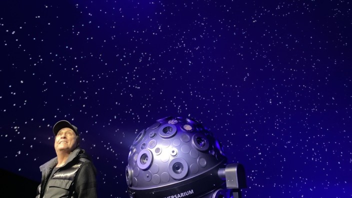 Serie: Meine Leidenschaft: "Weltraumspaziergänger": Peter Schilling besucht das Heilbronner Planetarium immer wieder.