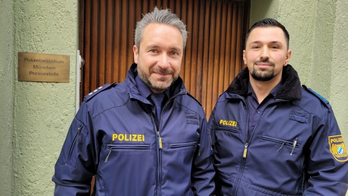 Altstadt: Die Münchner Polizeisprecher Christian Drexler (links) und Derya Mirzaoglu haben drei Ladendiebe geschnappt - direkt unter ihrem Bürofenster.