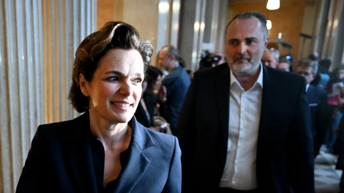 Österreich: SPÖ-Chefin Pamela Rendi-Wagner, ihr auf den Fersen der burgenländische Landeshauptmann Hans Peter Doskozil, der sich für den besseren Spitzenkandidaten hält.