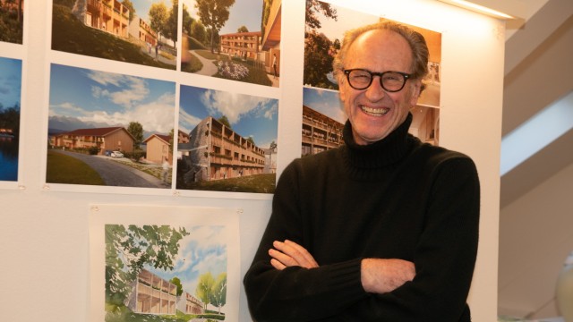 Architektur: Architekt Matteo Thun vor ein paar seiner Entwürfe für das KWA-Seniorenstift in Ambach.