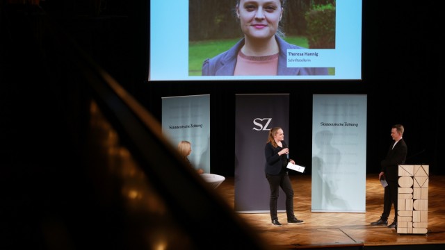 Tassilo-Kulturpreis: Preisträgerin Theresa Hannig im Gespräch mit Moderator und SZ-Kulturredakteur Florian Haamann