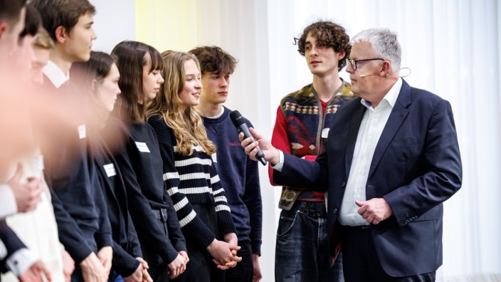 Auszeichnung für Freisinger Schüler: Das Team des Camerloher-Gymnasiums bei der Preisverleihung im Haus der Bayerischen Wirtschaft.