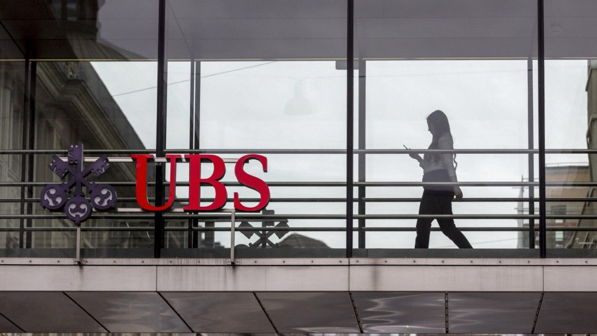 Bank merger: Up to 30,000 jobs at UBS and Credit Suisse at risk
