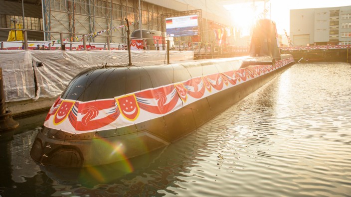 Thyssenkrupp: Das U-Boot "Illustrious" in der Rüstungswerft von Thyssenkrupp 2022 in Kiel, das nach Singapur verkauft und zuvor getauft wird.