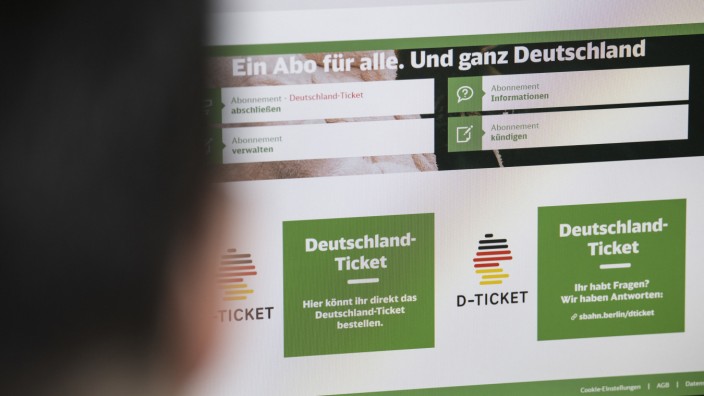 49-Euro-Ticket: Das Deutschlandticket gilt ab 1. Mai bundesweit in Bussen und Bahnen im Nahverkehr und wird als Chipkarte oder Handyticket angeboten.
