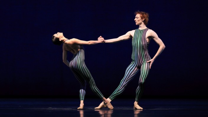 Ballett: Makellose Eleganz: Chiara Bacci und Soren Sakadales in Hans van Manens Choreografie "Concertante".