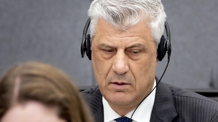 Prozess in Den Haag: Der ehemalige kosovarische Präsident, Hashim Thaçi, steht in Den Haag vor Gericht. Ihm werden Kriegsverbrechen und Verbrechen gegen die Menschlichkeit vorgeworfen.
