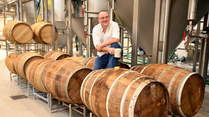 Giesinger Bräu: Ein "rundes Gesamterlebnis" will Steffen Marx vom Giesinger Bräu mit Bier aus Holzfässern schaffen.