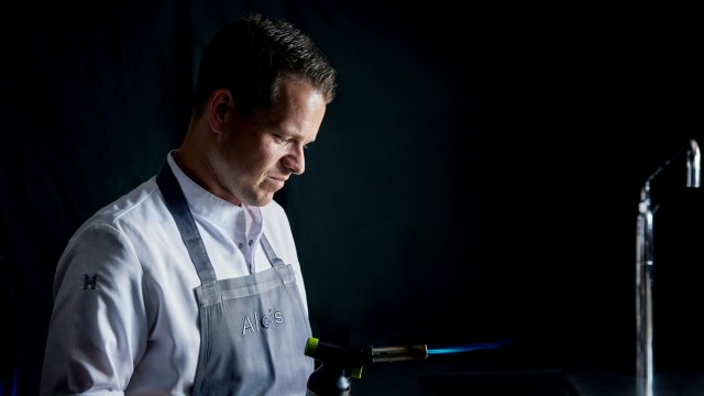 L'apice della gastronomia: Max Natmesnegg è stato nominato Chef dell'anno 2022 dall'austriaco Gault Millau.  Da ottobre è lo chef del ristorante Dallmayr "Alois" Nel centro della città di Monaco.