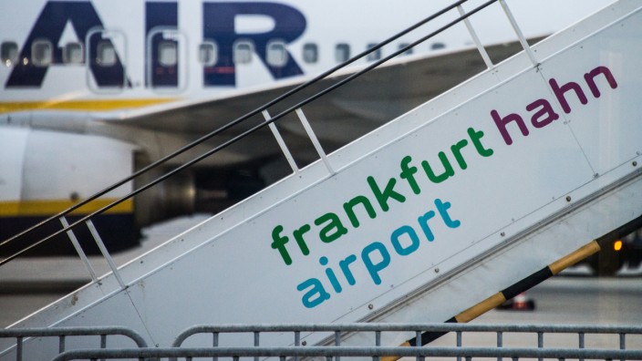 Rheinland-Pfalz: Der Hunsrück-Flughafen Hahn wird verkauft.