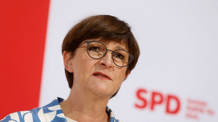 Arbeitszeit: Höhere Arbeitszufriedenheit, mehr Privatleben: SPD-Vorsitzende Saskia Esken kann sich eine Vier-Tage-Woche vorstellen.