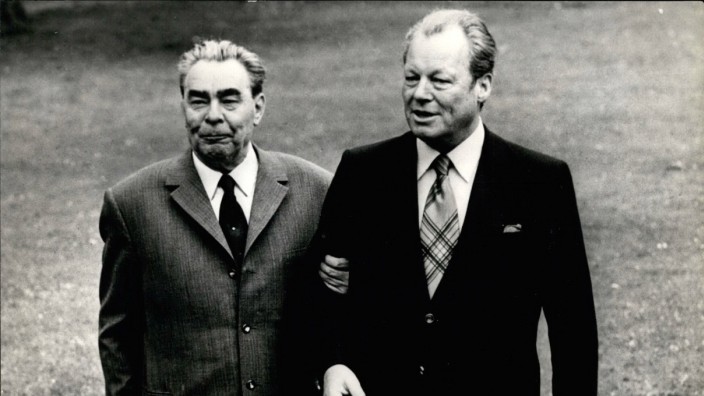 Ukraine: Mai 1973, im Garten des Kanzleramts: Willy Brandt hat einen vertragstreuen Kremlchef zu Gast. Leonid Breschnew war übrigens Ukrainer.