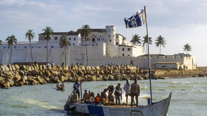 Howard French: "Afrika und die Entstehung der modernen Welt": Mit den Goldfunden der Portugiesen ging alles los - das Fort Elmina an der Goldküste Ghanas, erbaut 1471.