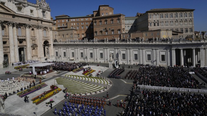 Vatikan: Ein Blick auf den Petersplatz während der Ostermesse.