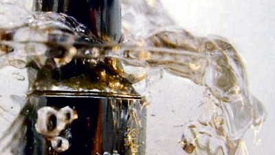 Uran im Trinkwasser: Frisches Wasser aus dem Hahn ist unter Generalverdacht geraten.