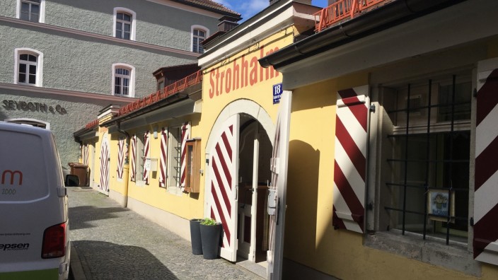 Armut: Den Strohhalm, den Verein für Obdachlose und Hilfsbedürftige mit den rot-weiß gestreiften Türen und Fensterläden, kennt in Regensburg wohl jeder.
