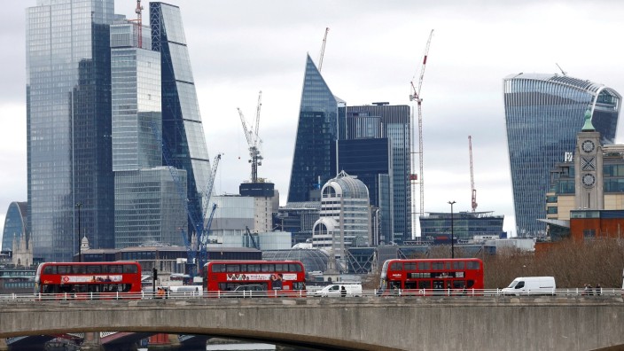 Oliver Bullough: "Der Welt zu Diensten": Ganz viele Milliarden, nicht alles ganz legal erworben: The City of London von der Waterloo Bridge aus gesehen.